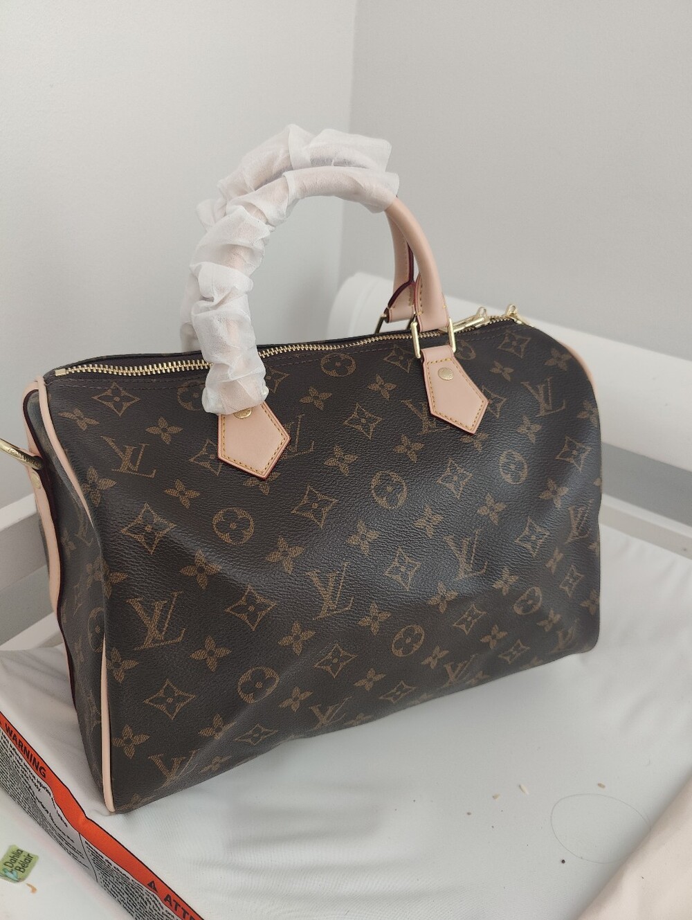 Handbag - Picture 2 of 10